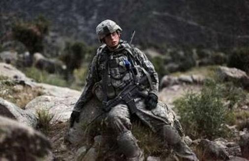 A U.S. soldier of 2-12 Infantry 4BCT-4ID Task Force Mountain ...